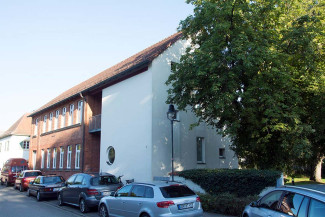 Gemeindehaus von Westen